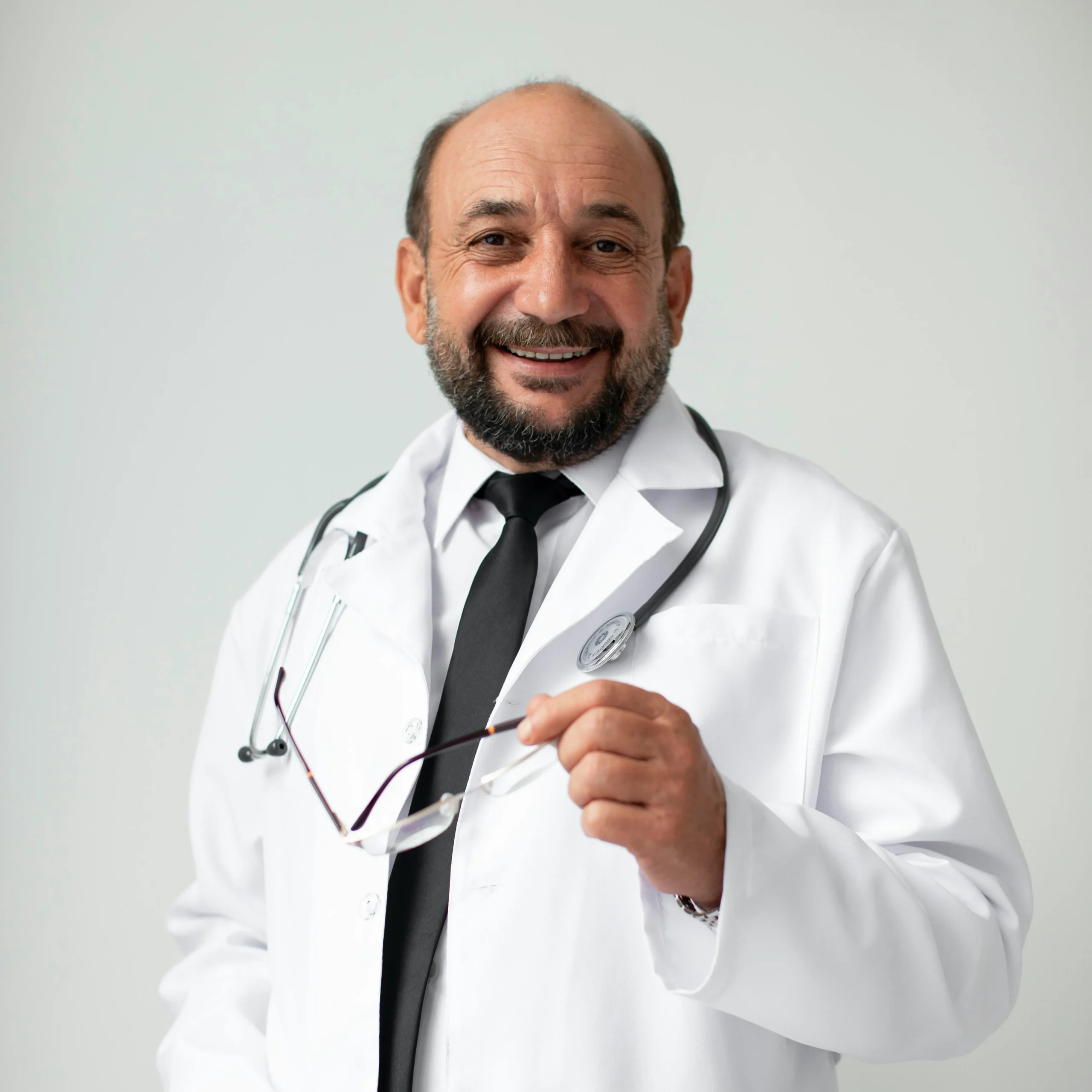 High-skilled foreign doctor providing professional healthcare services, compliant with international medical recruitment, licensing, and ethical standards.