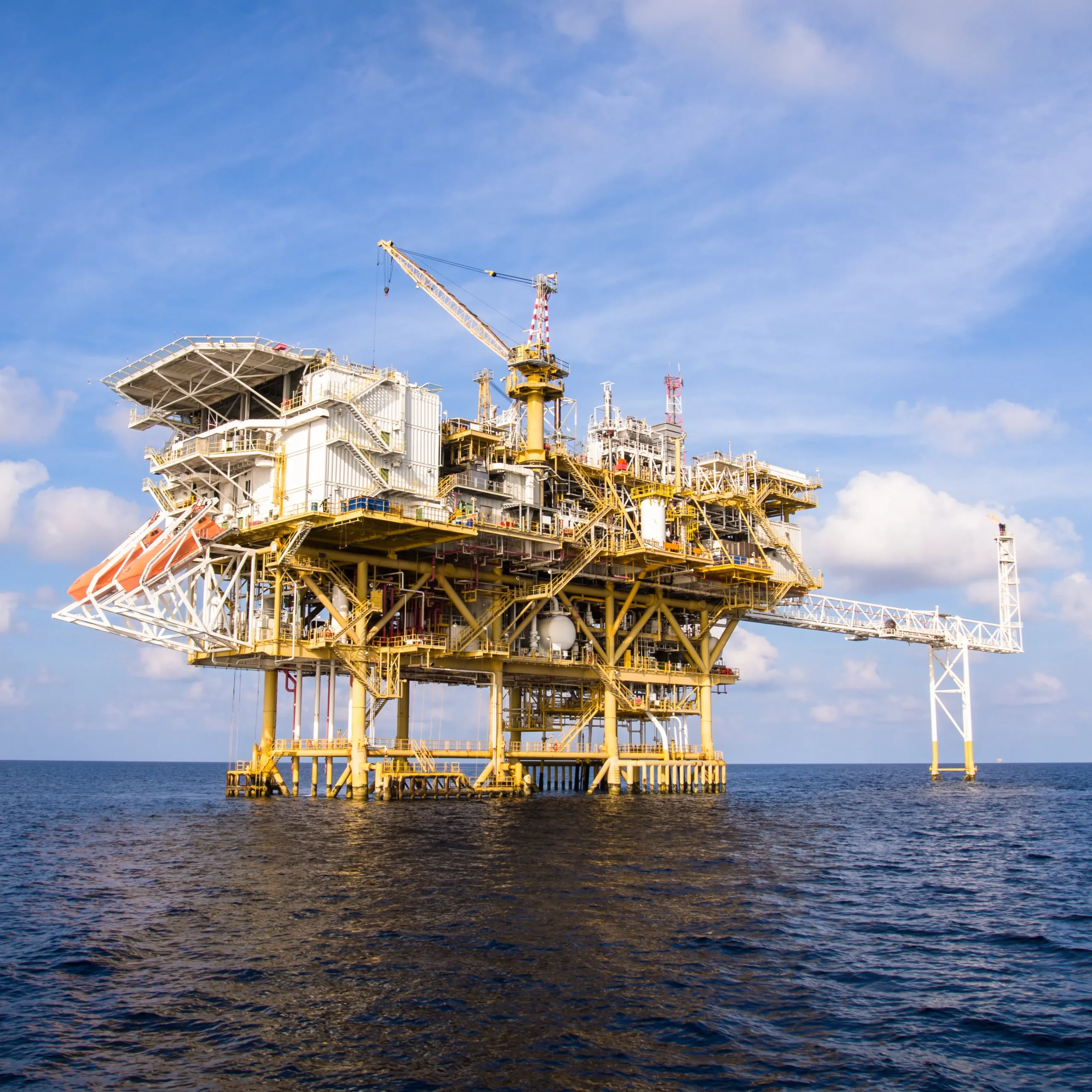 Offshore oil and gas facility at sea representing high-skilled foreign professionals working in compliance with international HSE and recruitment standards.